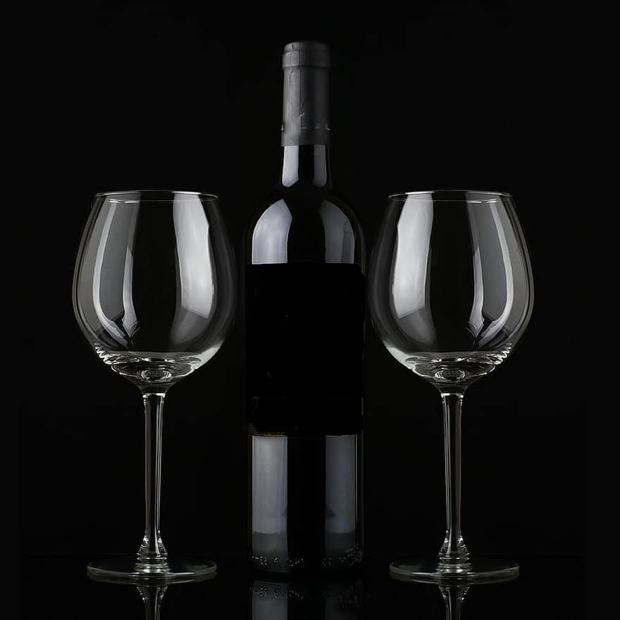 stilk og fod, drinkware, vinglas, alkohol, vin, drikke, enkelt objekt, drikkeglas, tæt på, væske, glas