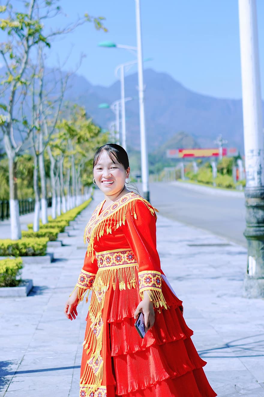 Gadis H'mong, Gadis Ajaib, budaya, perempuan, pakaian tradisional, gaun, satu orang, budaya asli, tersenyum, dewasa, budaya asia timur