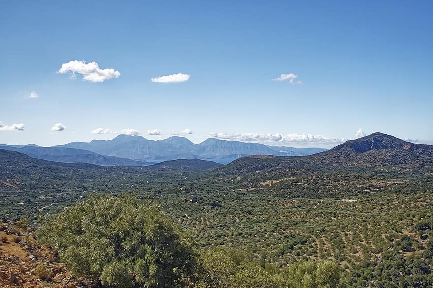 Grecia, Creta, Región de Agios Nikolaos, paisaje, montañas, colina, arboles, verde, cielo, nubes, azul