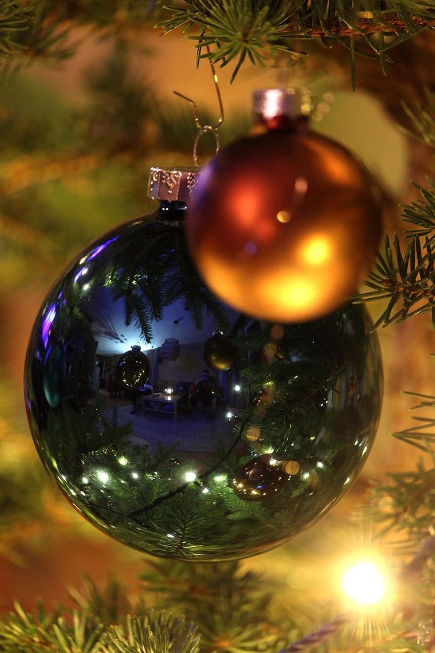 julekugler, jul, juletræ, ornament, baubles, advent, juledekoration, lys, festlig, dekoration, træ