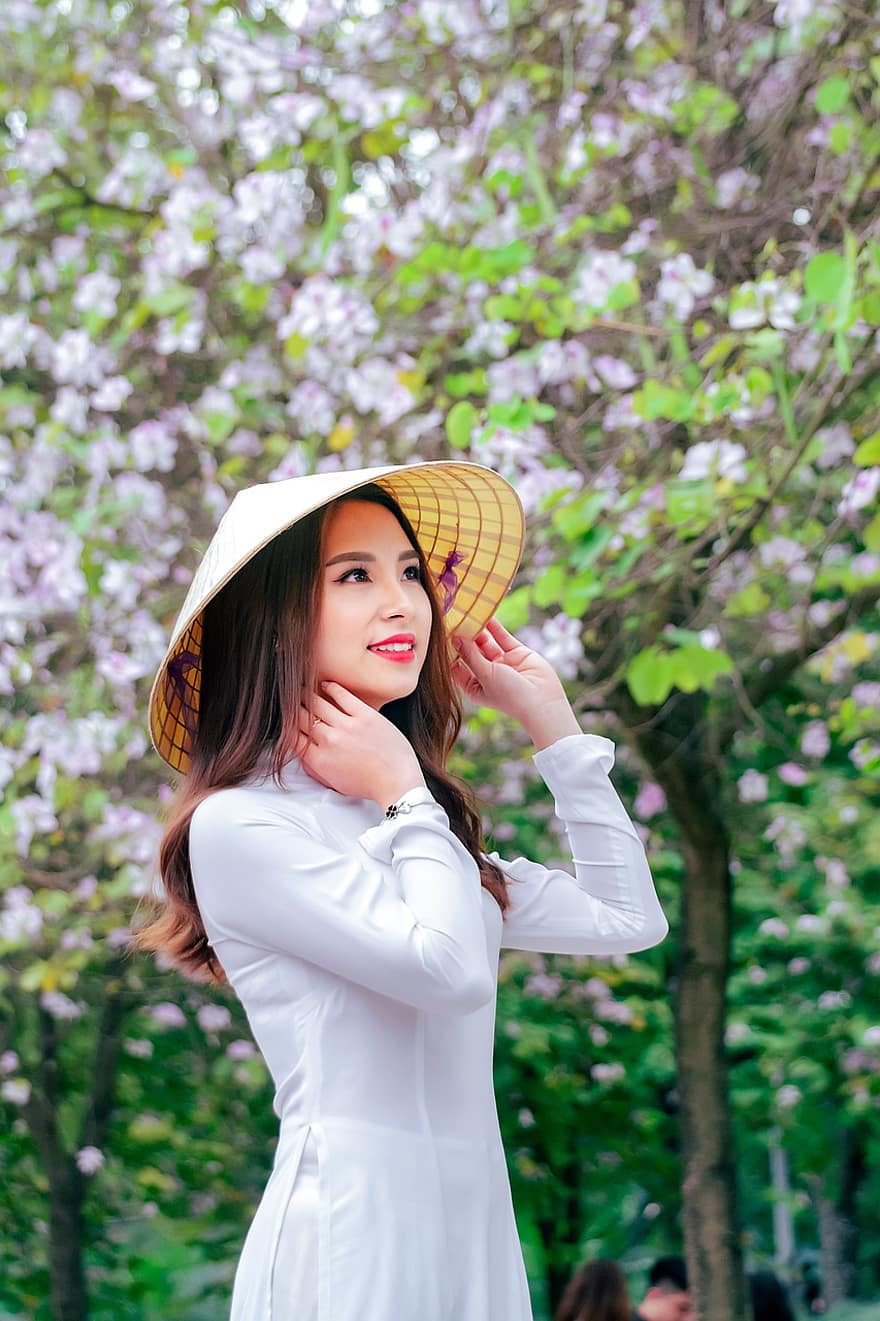 Hanoi, Wietnam, hanoi dziewczyna, wietnamska dziewczyna, młoda dziewczyna, piękna dziewczyna, strój tradycyjny, ao dai, wietnamskie kapelusze, wiosna
