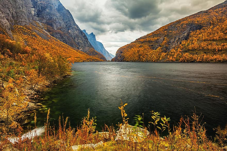 jezioro, góry, dolina, rzeka, fiord, Norwegia, jesień, Natura, woda, chmury, sceniczny