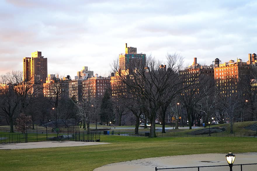 Park Centralny, Upper Westside na Manhattanie, Nowy Jork, Nowy Jork 2012, przedmieścia, osiedle mieszkaniowe, parki narodowe, życie w mieście, styl życia, wieczór, sceniczny