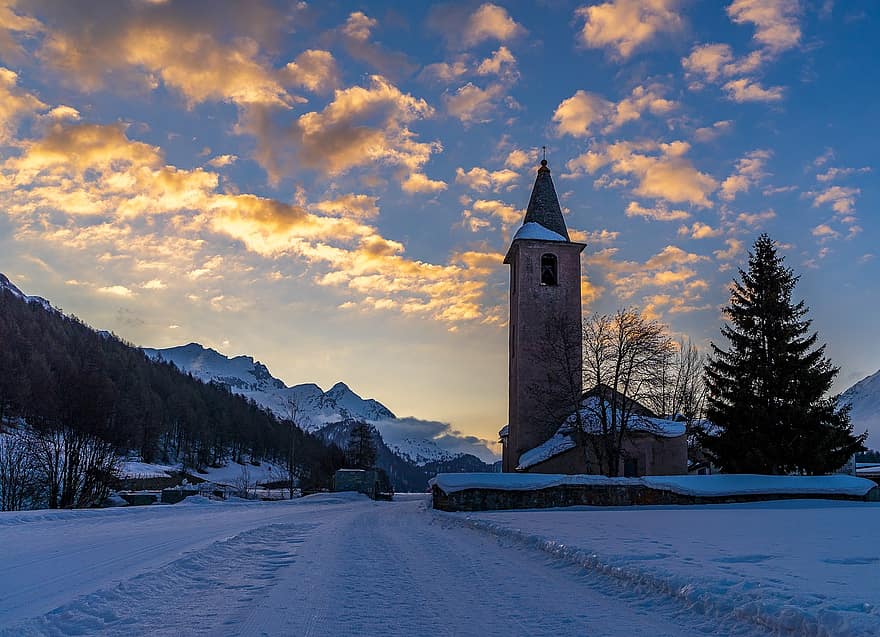 invierno, Iglesia, pueblo, nieve, torre, la carretera, camino, edificios, arboles, montañas, Nevado
