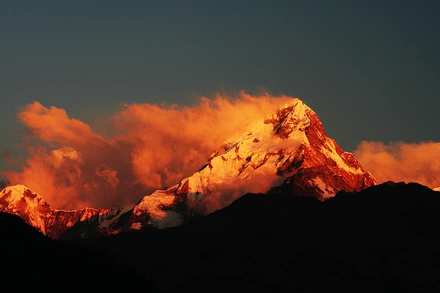 Berg, Alpen, schneebedeckter Berg, Massiv, Annapurna, Sonnenaufgang, Schneeberg, Himalaya, Himmel, Wolken, Landschaft