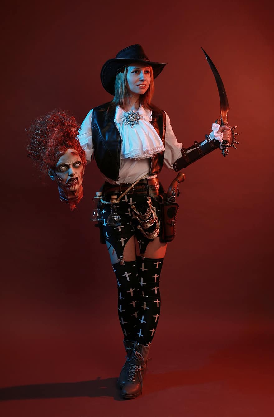 Head Hunter, Van Helsing, Gothic, Transylvania, Witch Hunters, Cosplay Image, Weapons, Saber, Dagger, Severed Head, Behead