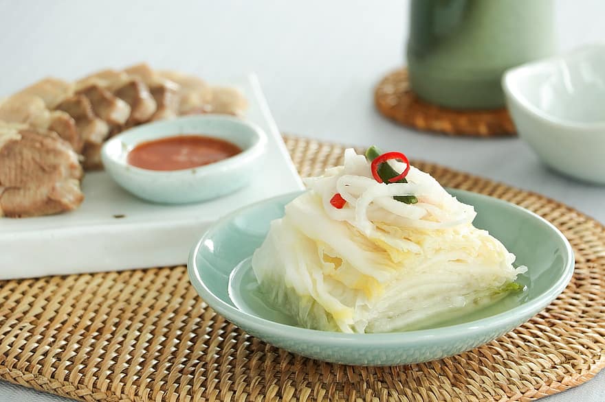 Λευκό Κίμτσι, πιάτο, φαγητό, συνοδευτικό, κουζίνα, Κορεάτικο φαγητό, κορεατικό kimchi, Baek Kimchi, παραδοσιακό φαγητό, kimchi, γευστικός