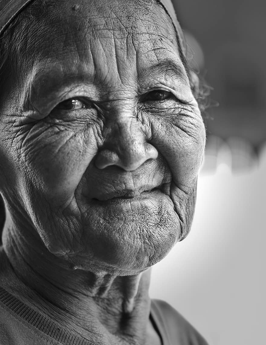moeder, oude vrouw, tederheid, mededogen, gerimpeld, glimlach, oud, ouderen, volwassen, vrouw, portret