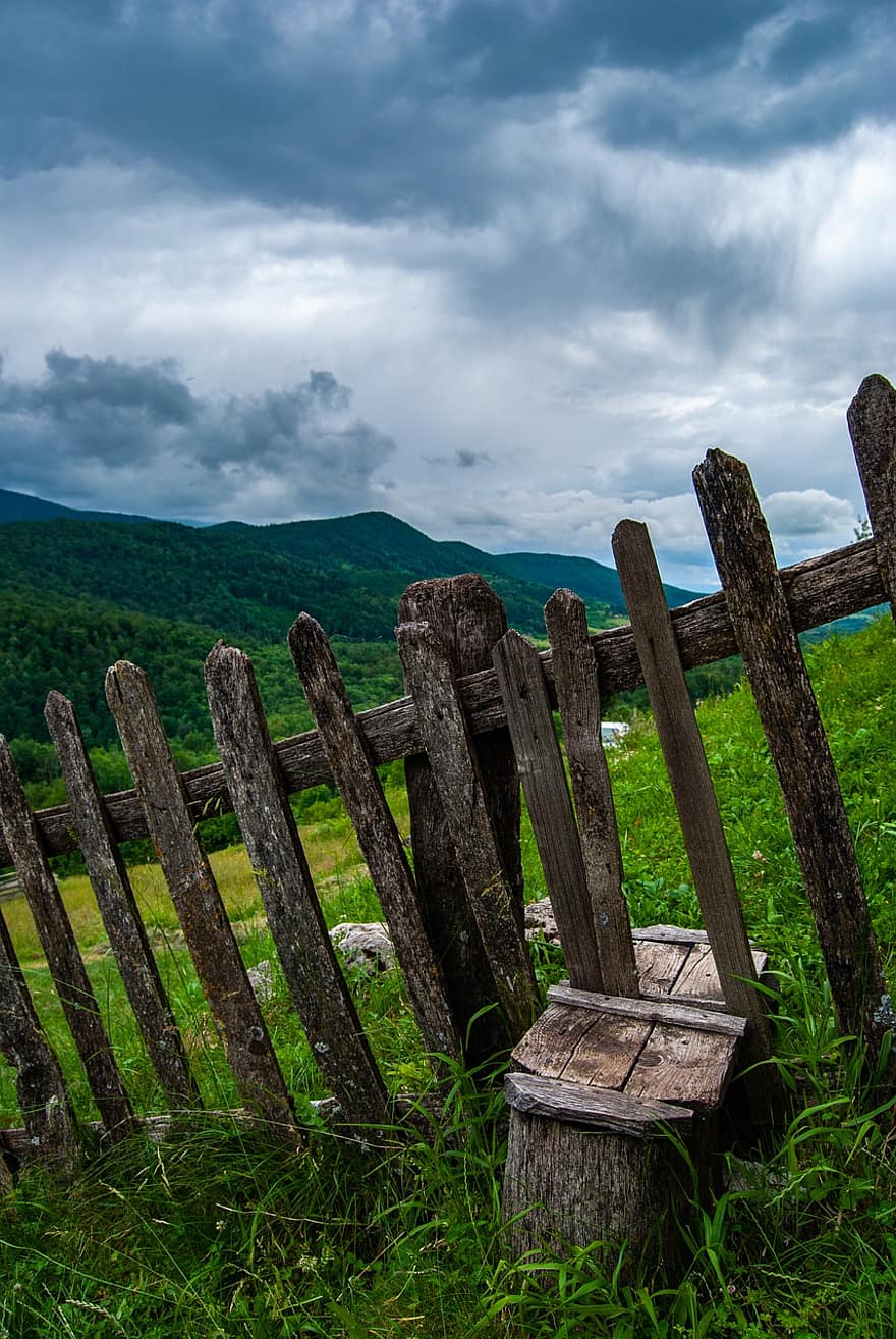 Босния и Герцеговина, Посмотреть, забор, деревянный забор, прогноз, природа, горы, небо, облака, лес, Европа