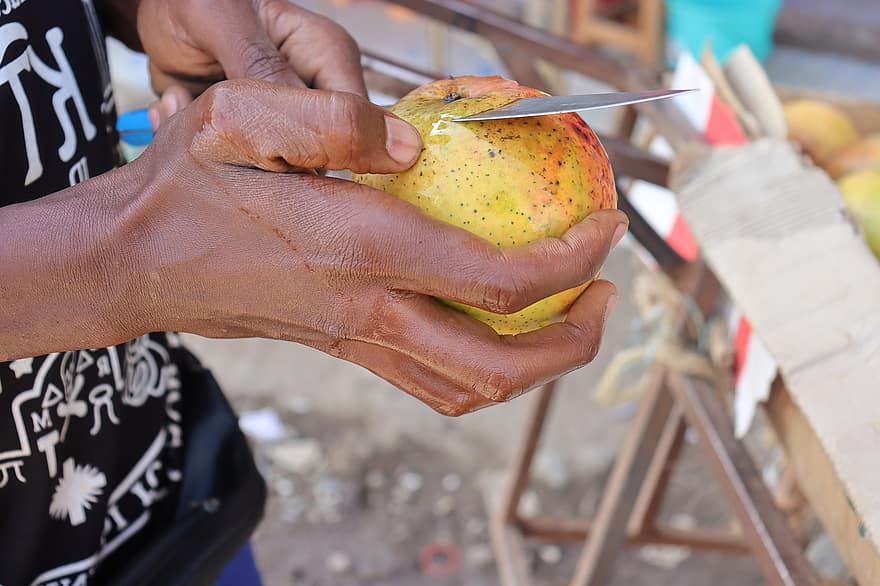 mango, owoc, peeling, nóż, sprzedawca, ręce