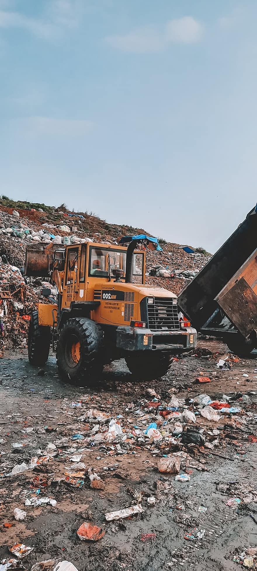 トラクター、ダンプサイト、トラック、ダンプトラック、車両、ゴミ捨て場、バンタルゲバン、インドネシア、ゴミ、ジャンク、Tpa Bantargebang