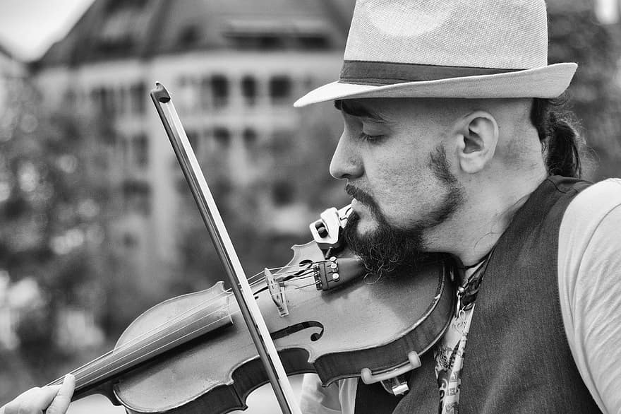 violinista, artista de rua, homem, violino, instrumento musical, música, rua, chapéu, chapéu fedora, Preto e branco, músico