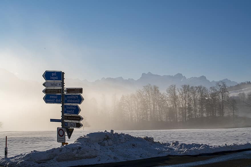 zimní, silnice, ulice znamení, sníh, mlha, dopravní značka, švýcarsko, ulice, venku, hora, modrý