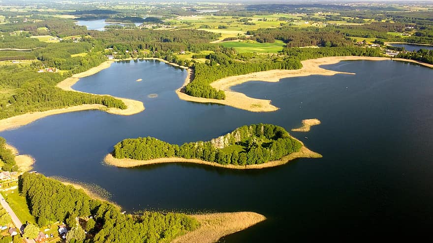 Jezioro Wigry, Polska, jezioro, krajobraz, woda, widok z lotu ptaka, lato, las, zielony kolor, niebieski, drzewo