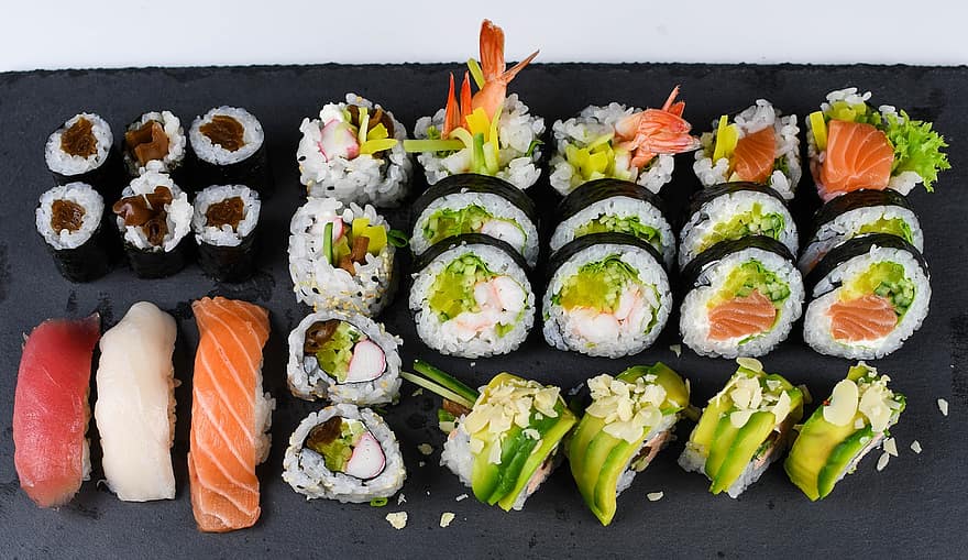 sushi, sushi-rullat, kalifornia maki, japanilaista ruokaa, japanilainen keittiö, Kalifornian rullina