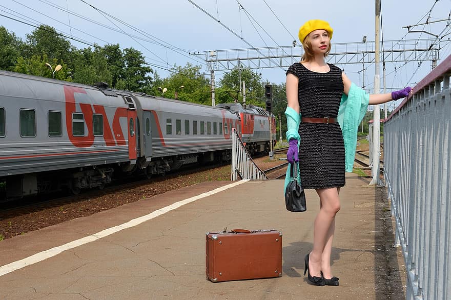 tog, pike, årgang, jernbane, retro, koffert, kjole, jernbanevogn, bagasje, bevegelse, stasjon