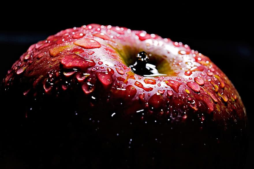 яблоко, капли воды, фрукты, капли росы, красное яблоко, свежесть, крупный план, питание, падение, здоровое питание, мокрый