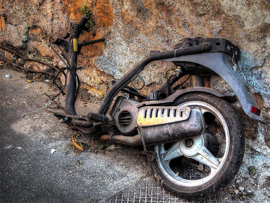 motocicleta, abandonado, permanece, sucatear, metal, chão, parede, roda, sujo, aço, ferro