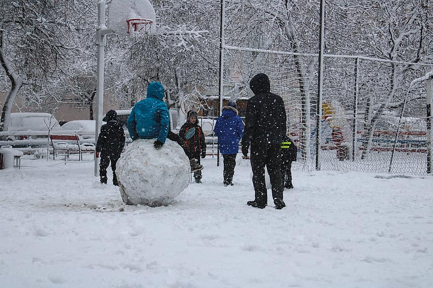 снег, зима, холодно, Дети, дети, детская площадка, снежный шар, городской, люди, время года, веселье