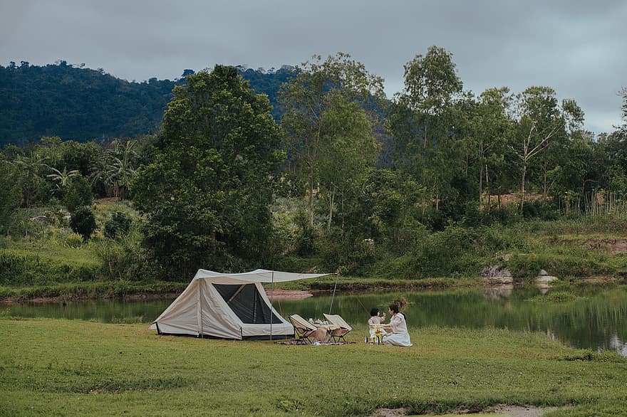 campament, mare i fill, vora del llac, família, tenda, càmping, pícnic, estiu, vacances, dones, homes