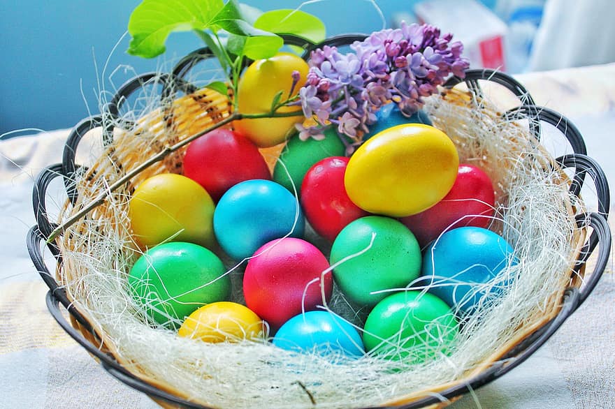 ไข่อีสเตอร์, อีสเตอร์, ไข่ที่มีสีสัน, หลายสี, เครื่องประดับ, ตะกร้า, ฤดูใบไม้ผลิ, งานเฉลิมฉลอง, ฤดู, วัฒนธรรม, สีเหลือง