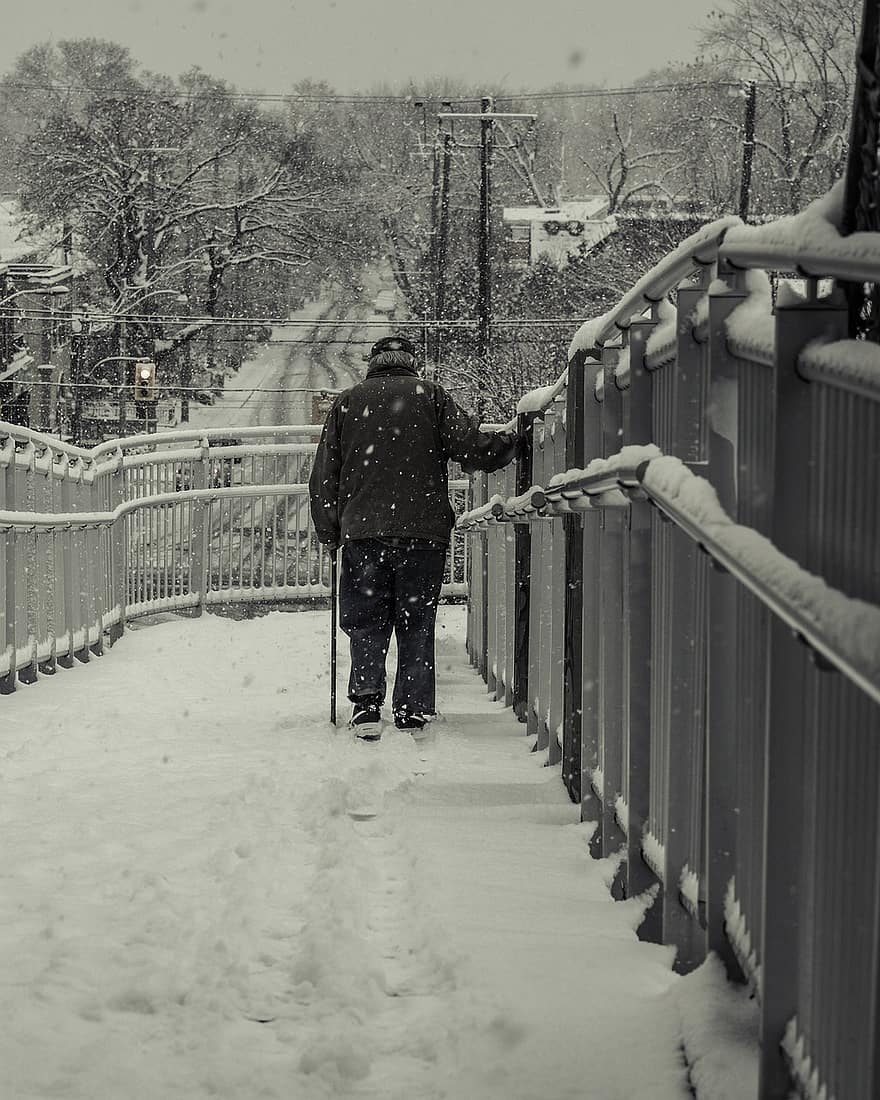 vanha, mies, lumi, talvi-, kävely, ruoko, silta, tikku, lumisade, kylmä, halla