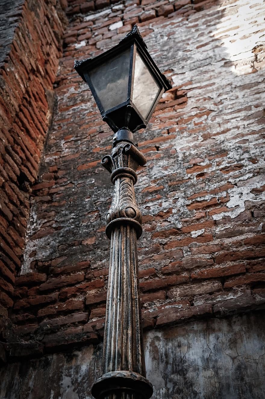 lampa, słup latarni ulicznej, Ściana, cegły