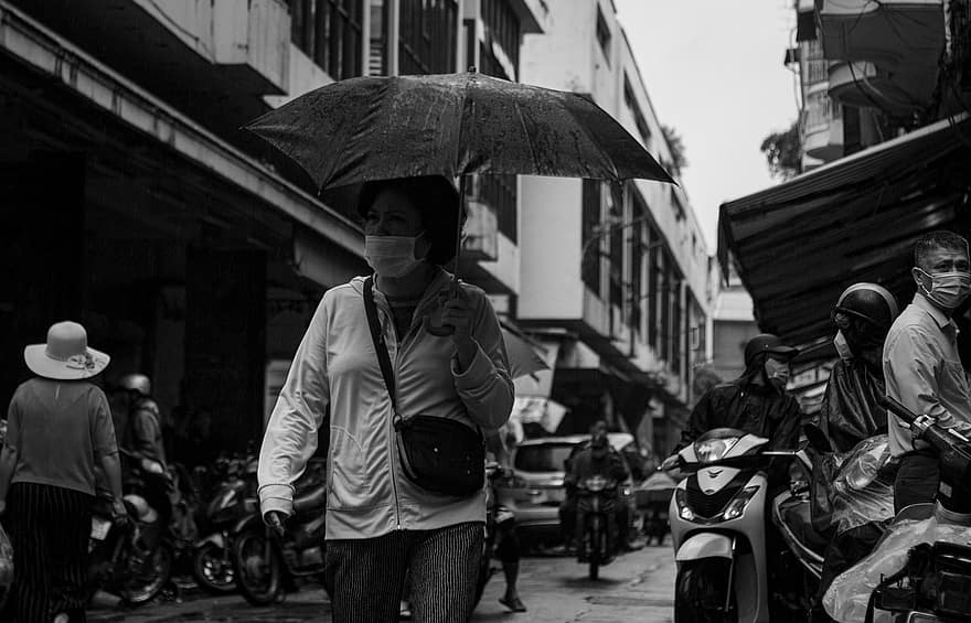 فيتنام ، هانوي ، تمطر ، حياة المدينة ، شارع