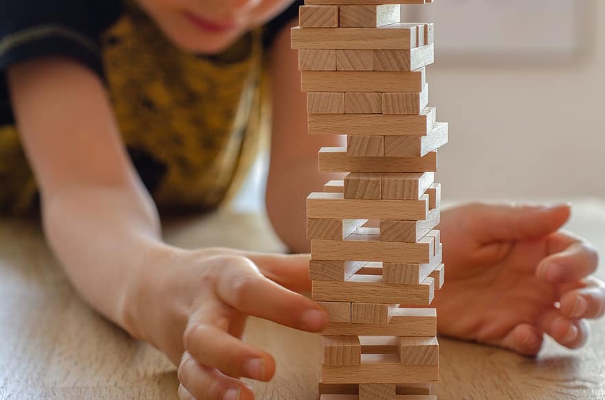 Jenga, деревянные блоки, игра, стратегия, риск, настольная игра, играть, умение, семейная игра, игрок