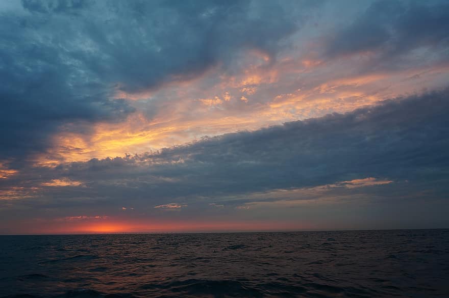 zonsondergang, zee, wolken, zeegezicht, schemer, schemering, nagloed, schilderij met veel lucht, Wolkenlandschap, horizon, oceaan