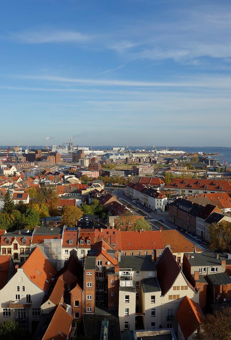 建物、屋根、海岸、Wismar、ルーフ、街並み、建築、有名な場所、建物の外観、空撮、都市のスカイライン