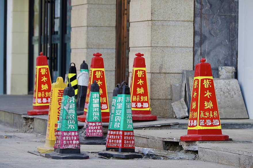 Cones de tráfego, placa de trânsito, chinês, postes, perigo, Pare, cones da estrada, cones de segurança, arquitetura, lugar famoso, indústria de construção