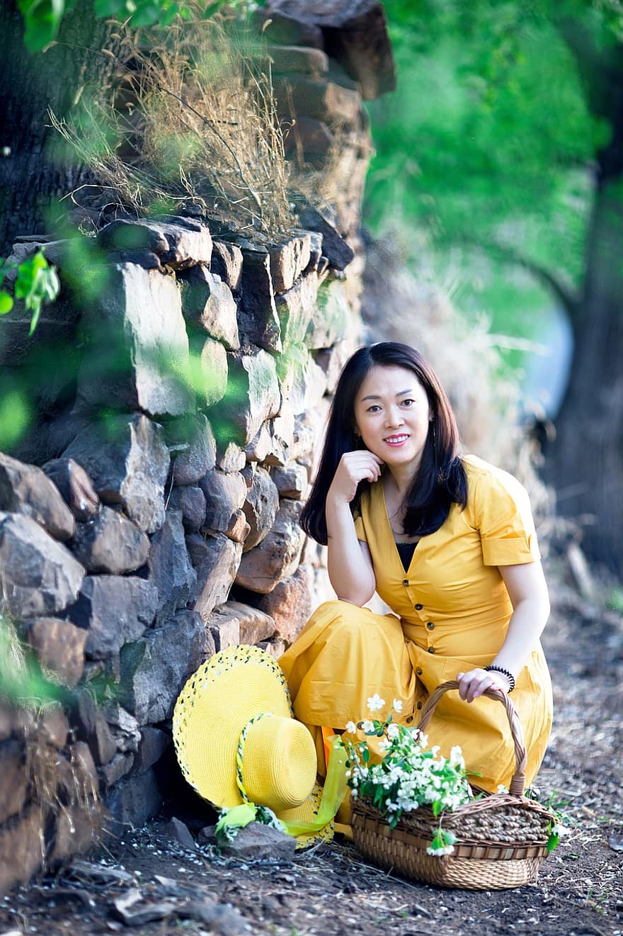 kvinne, gul kjole, utendørs, asiatisk kvinne