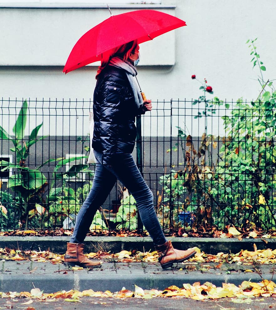 deszcz, kobieta, chodnik, pandemiczny, parasol, pieszy
