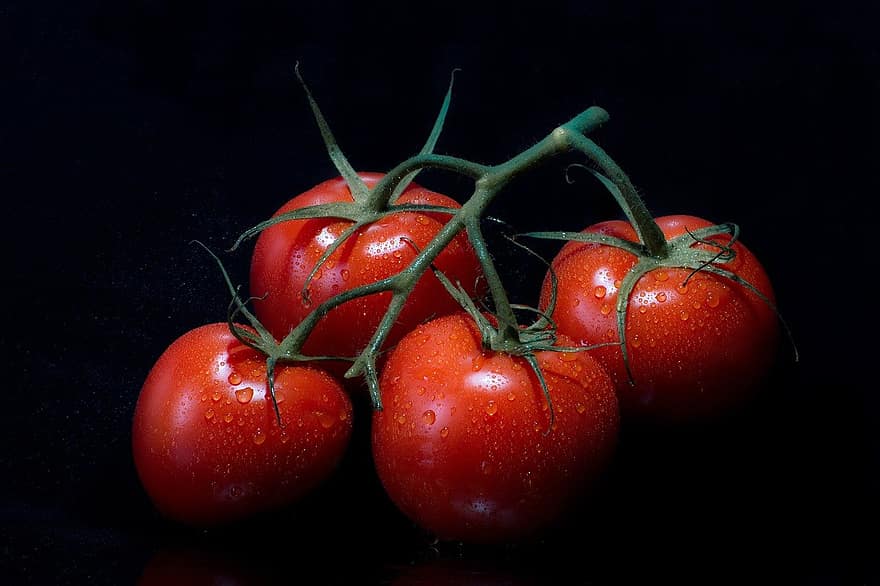 tomat, tomat segar, buah-buahan, sayur-mayur, kesegaran, makanan, merapatkan, makan sehat, organik, latar belakang hitam, matang