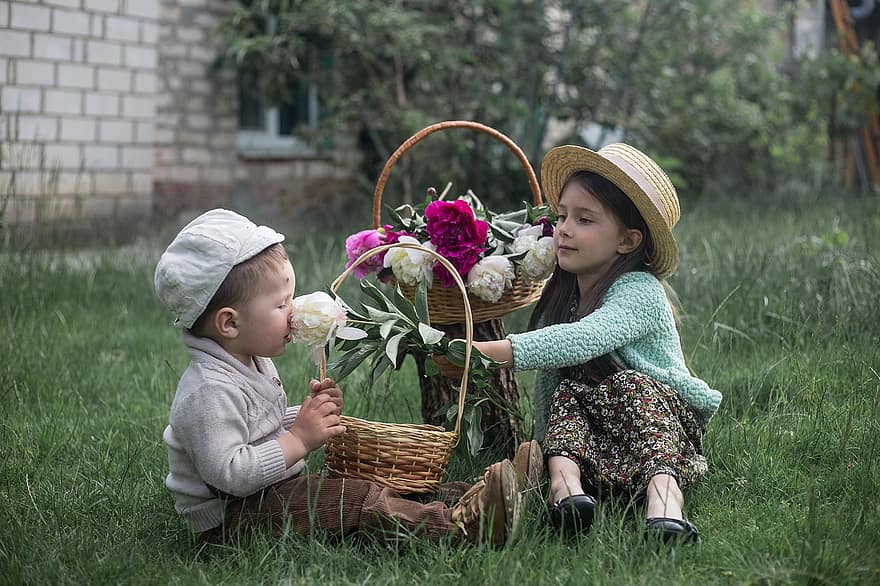 los niños, las flores, canastas, niños, niño, niña, linda, pequeño, bebé, infancia, jugar