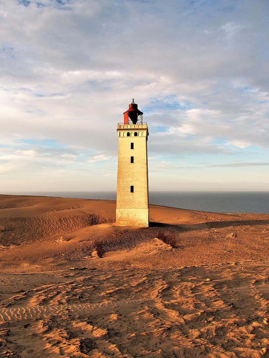 маяк, Рубьерг Кнуд Фир, песчаные дюны, песок, море, облака, Дания, Северная Ютландия