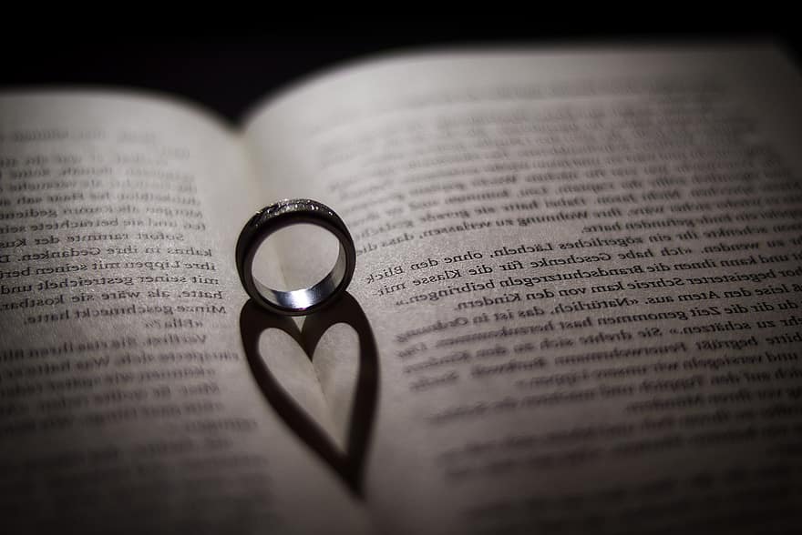 pierścień, książka, cień, serce, miłość, ślub, romans, rodzina