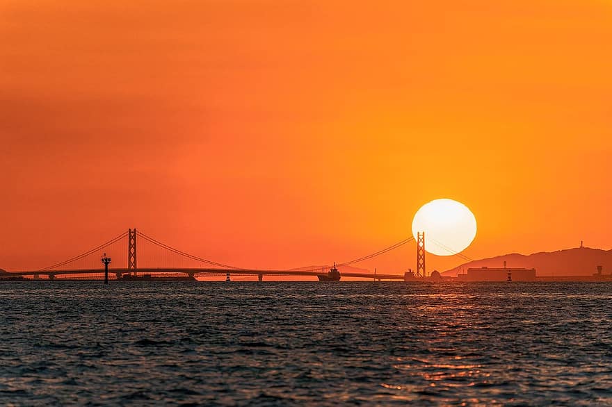 جسر أكاشي-كايكيو ، البحر ، غروب الشمس ، الغسق ، ماء ، شروق الشمس ، فجر ، شمس ، ضوء الشمس ، ليل ، خيال