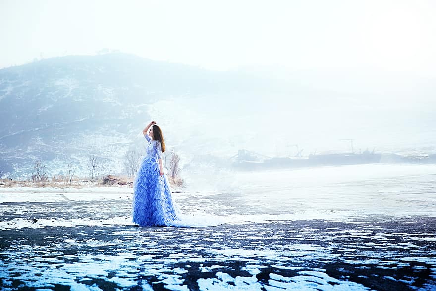 niebieska sukienka, zimowy, kobieta, moda, śnieg, Model, poza, sukienka, mgła, kobiety, dorosły