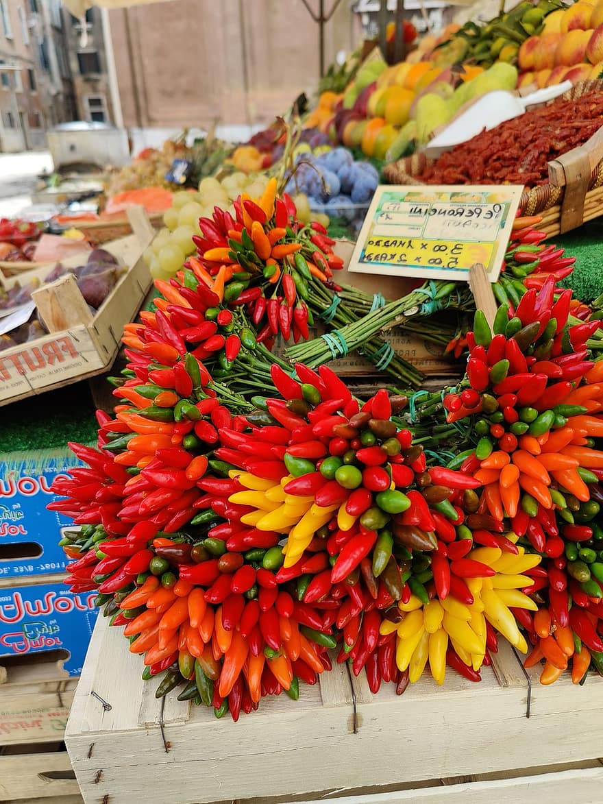 pálivé papriky, trh, zelenina, Prodej