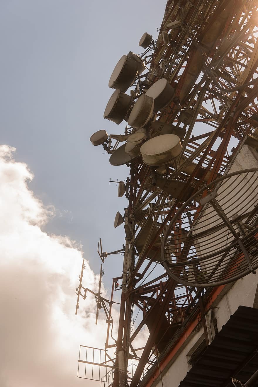 bokštas, radijo, antena, telekomunikacijų, siųstuvas, komunikacijos, dangus, perdavimo, transliuoti, technologijos, pastatas