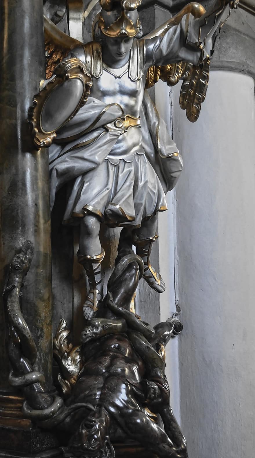 Erceņģeļa Miķeļa statuja, arkangelo michael, labs pret ļaunu, Karš debesīs, reliģiju, kristietība