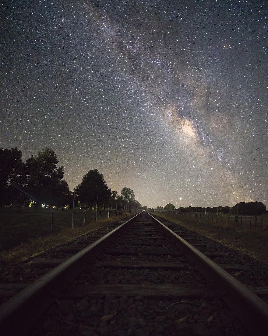 nakts debesis, piena ceļš, vilcienu sliežu ceļi, dzelzceļš, zvaigznes, zvaigžņotas debesis, zvaigžņota nakts, nakts laiks, Jaunzēlande, tērauda vilna