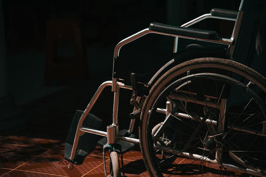rullestol, uførhet, handicap, pasient, fysisk svekkelse, hjul, stol, helsevesen og medisin, metall, transport, nærbilde
