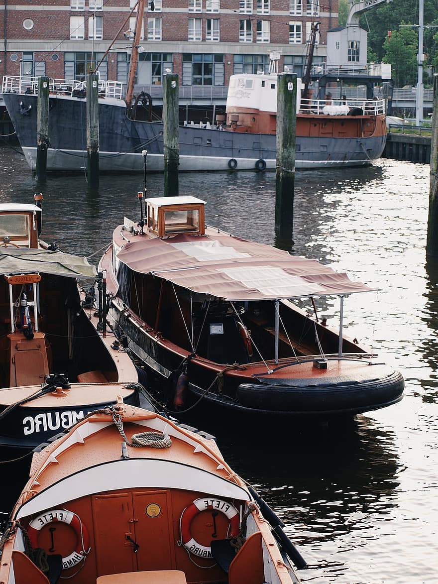 łódź, drewniane łodzie, port, woda, Hamburg, pachołki