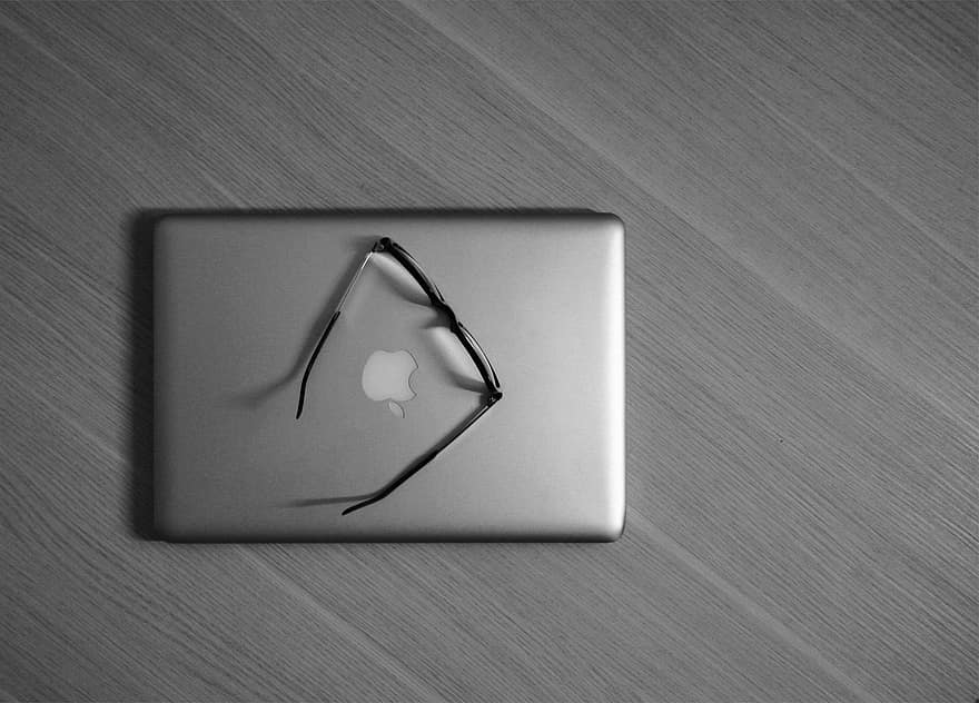 meja, kayu, hitam dan putih, kacamata, macbook, apel, cinta, merapatkan, objek tunggal, latar belakang, bentuk hati