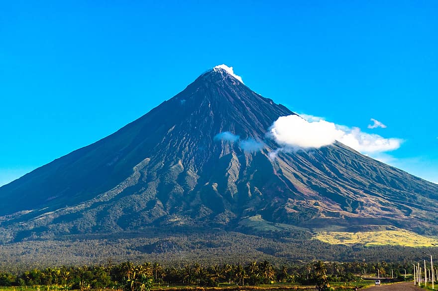 volcan, Roche, ciel, des nuages, les collines, des arbres, Mtmayon, Mayonvolcan, Mont Mayon, volcan mayon, Albay