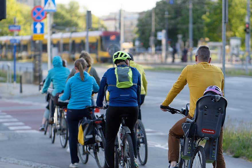 велосипедисти, разходка с велосипед, велосипеди, улица, град, Колоездене, велосипед, спорт, упражняване, хора, здравословен начин на живот