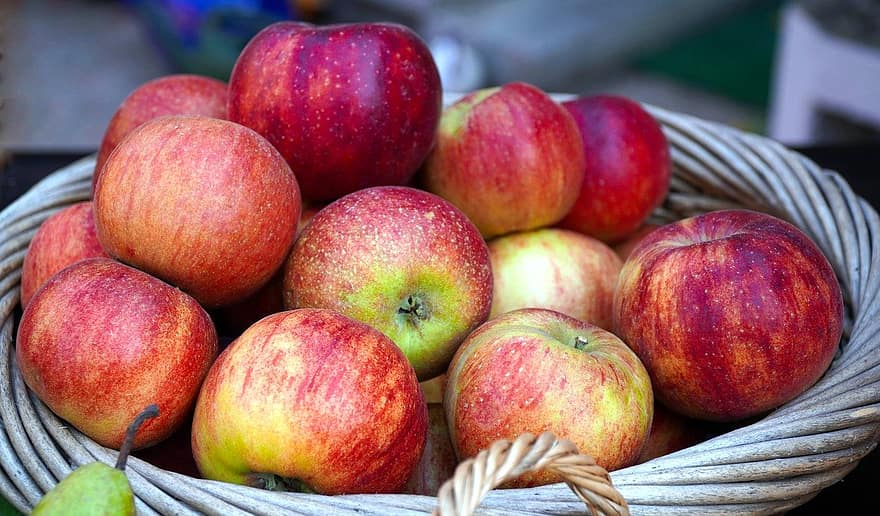 Äpfel, Korb, Korb mit Äpfeln, Apfelkorb, produzieren, Ernte, organisch, frisch, frische Früchte, Früchte, frische Äpfel